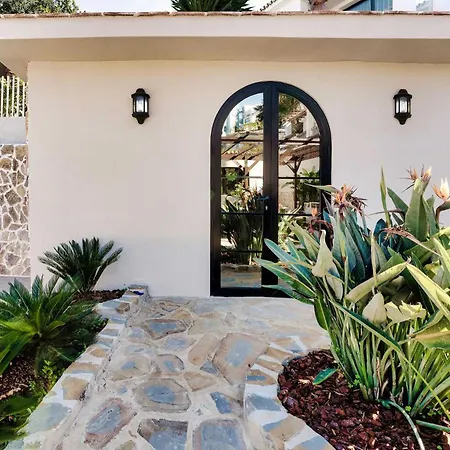 Jazmine Exquisite Oasis Nuva Andalucia Villa *