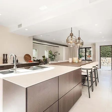 Jazmine Exquisite Oasis Nuva Andalucia Villa *