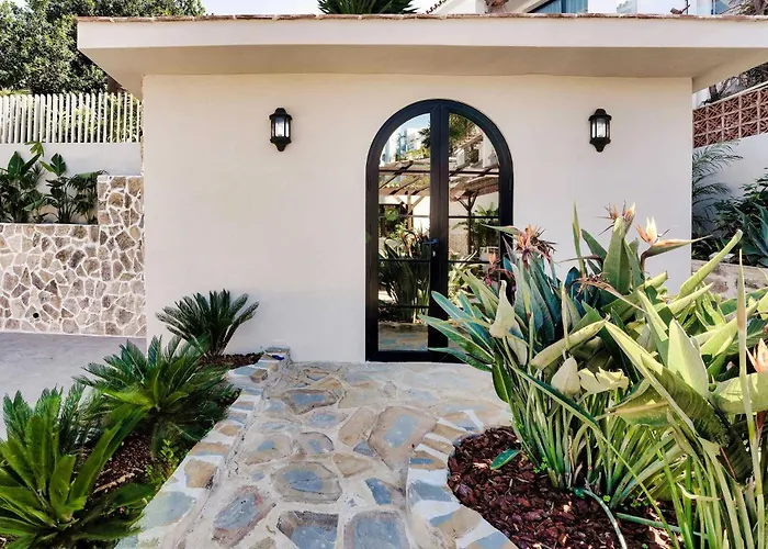 Jazmine Exquisite Oasis Nuva Andalucia Вилла *