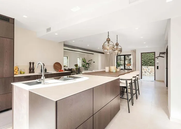 Jazmine Exquisite Oasis Nuva Andalucia Вилла *