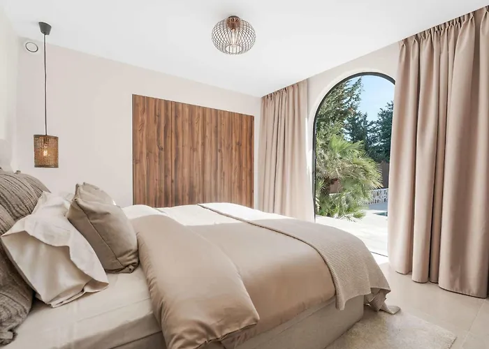 Вилла Jazmine Exquisite Oasis Nuva Andalucia *