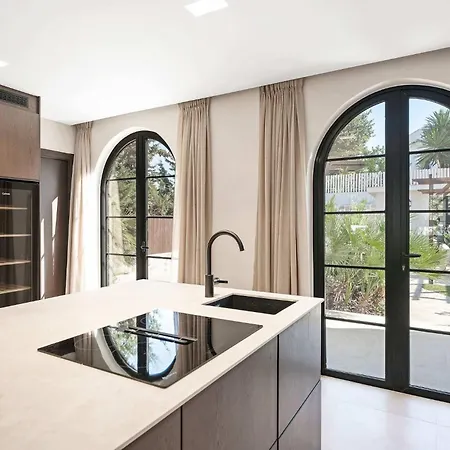 Jazmine Exquisite Oasis Nuva Andalucia Villa *