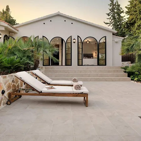 Jazmine Exquisite Oasis Nuva Andalucia Villa *