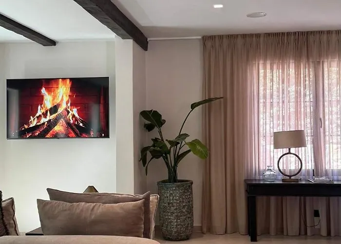 Jazmine Exquisite Oasis Nuva Andalucia Villa *